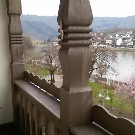 In Einem Historischen Gebaeude Mit Balkon Und Blick Auf Mosel *