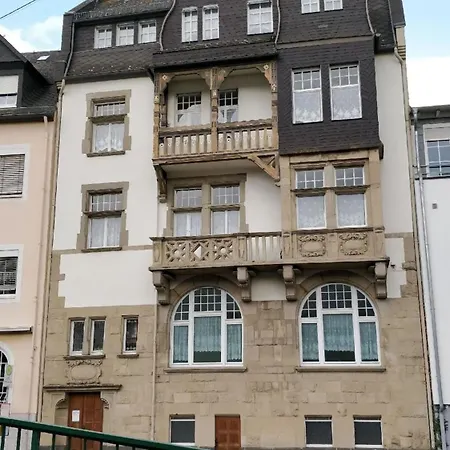 In Einem Historischen Gebaeude Mit Balkon Und Blick Auf Mosel Zell an der Mosel